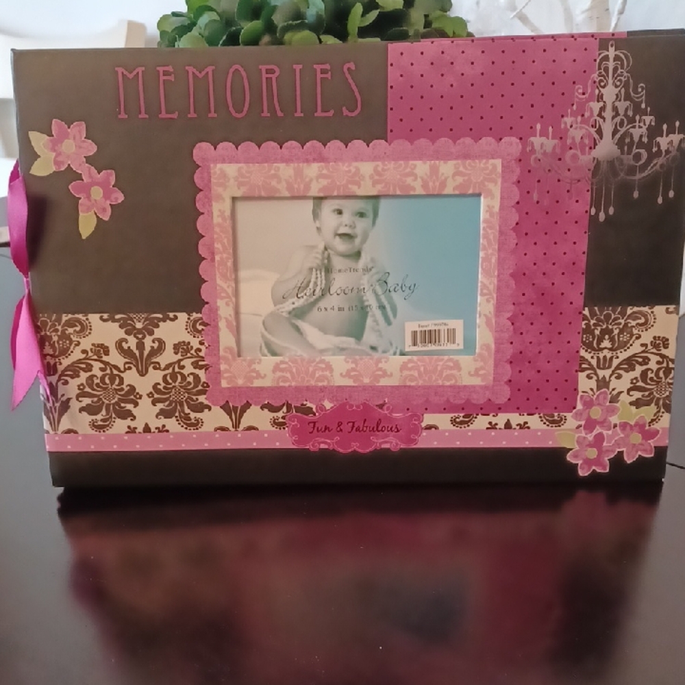 Beautiful Pink and Blk Memories Photo Album. Hold Over 100 6x4 Pictures